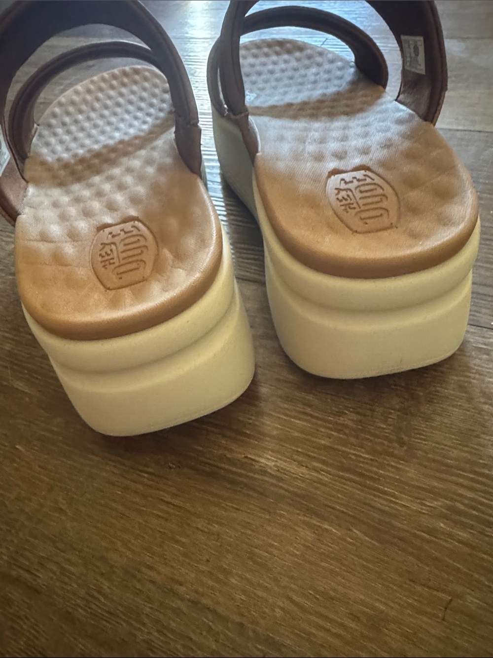 Hey Dude women’s brown strap sandals size 9 - Picture 5 of 8